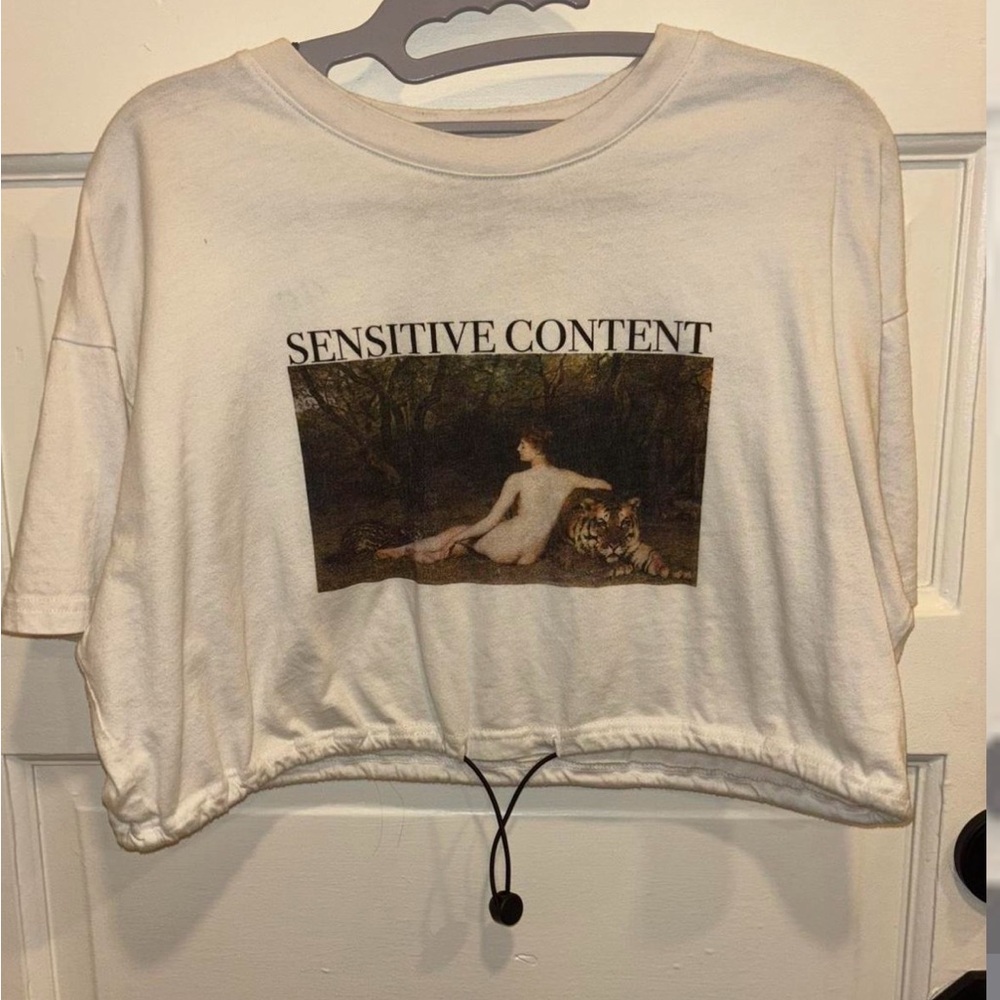 Forever 21 Cream Graphic Crop Top